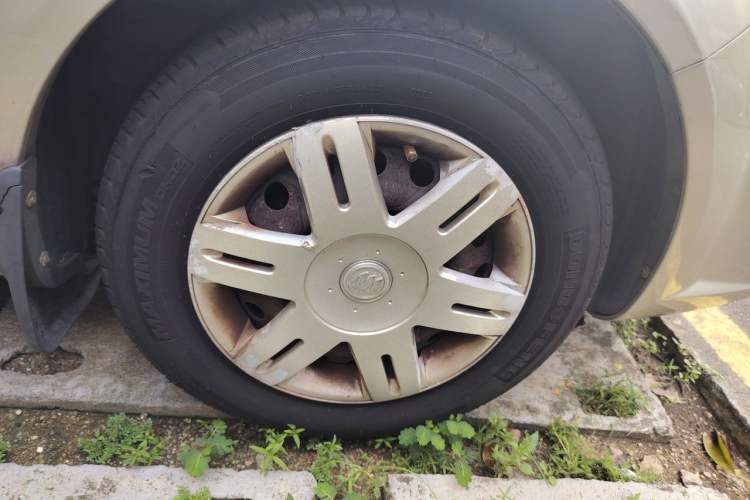 Used Buick Excelle 2013 1.5L Automatic Classic Model Right Front Wheel Hub