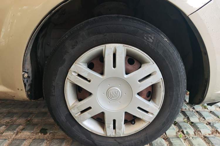Used Buick Excelle 2013 1.5L Automatic Classic Model Right Front Wheel Hub