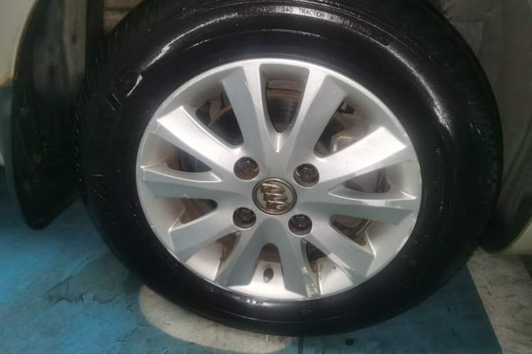 Used Buick Excelle 2013 1.5L Automatic Classic Model Right Front Wheel Hub