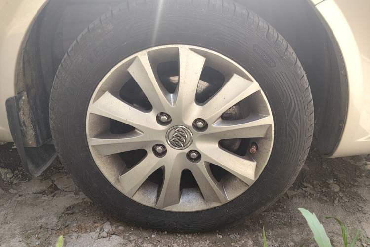 Used Buick Excelle 2013 1.5L Manual Luxury Model Right Front Wheel Hub