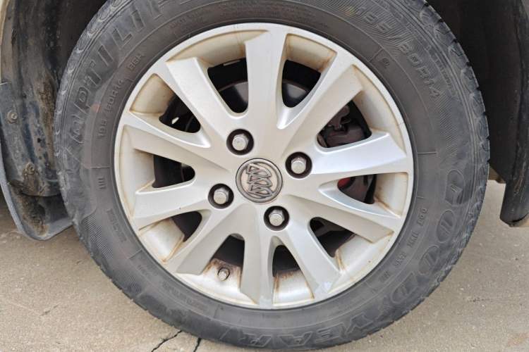 Used Buick Excelle 2013 1.5L Automatic Classic Model Right Front Wheel Hub