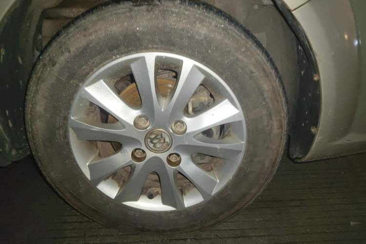 Used Buick Excelle 2013 1.5L Automatic Classic Model Right Front Wheel Hub