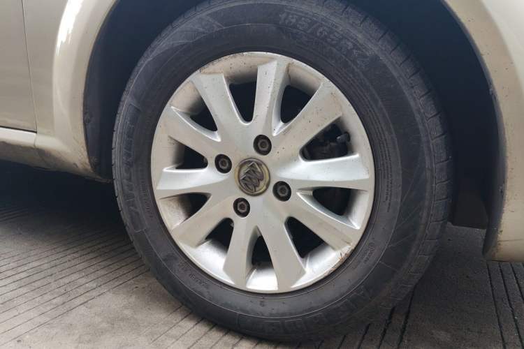Used Buick Excelle 2013 1.5L Automatic Classic Model Right Front Wheel Hub