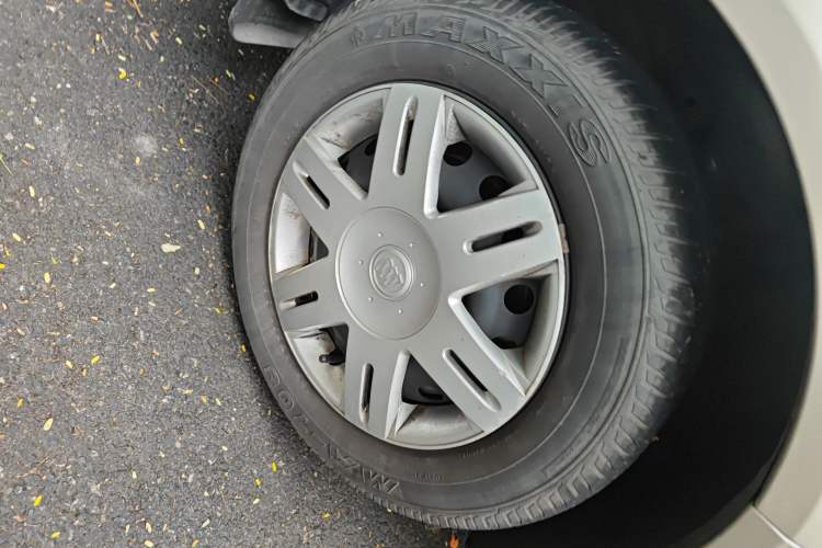 Used Buick Excelle 2013 1.5L Automatic Classic Model Right Front Wheel Hub