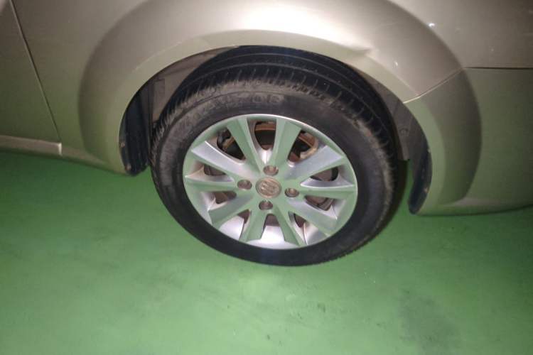Used Buick Excelle 2013 1.5L Manual Luxury Model Right Front Wheel Hub