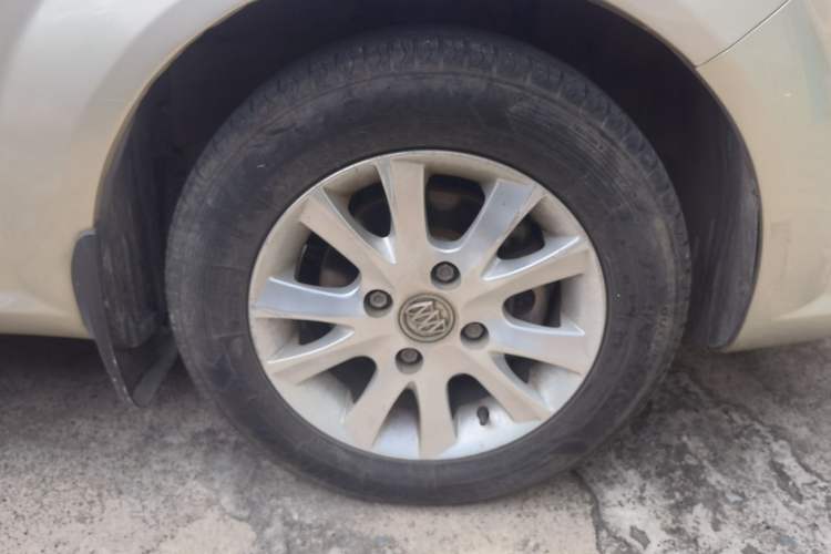 Used Buick Excelle 2013 1.5L Automatic Classic Model Right Front Wheel Hub