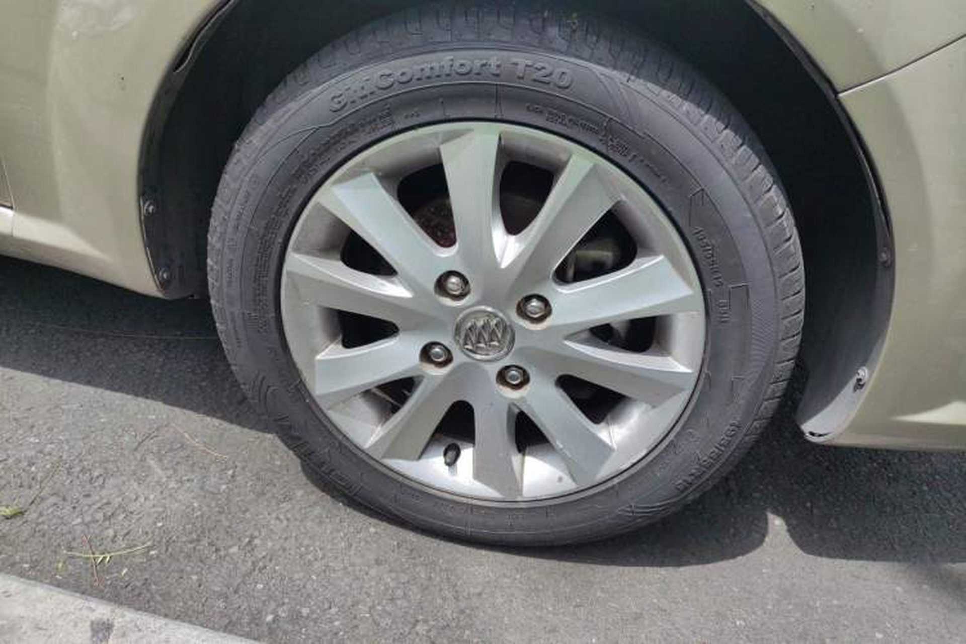 Used Buick Excelle 2013 1.5L Automatic Luxury Model Right Front Wheel Hub