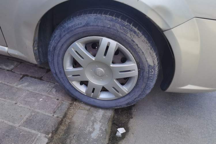 Used Buick Excelle 2013 1.5L Automatic Classic Model Right Front Wheel Hub