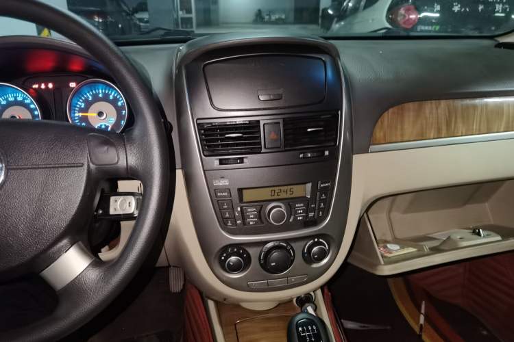 Used Buick Excelle 2015 1.5L Manual Classic Trim Audio And AC Panel