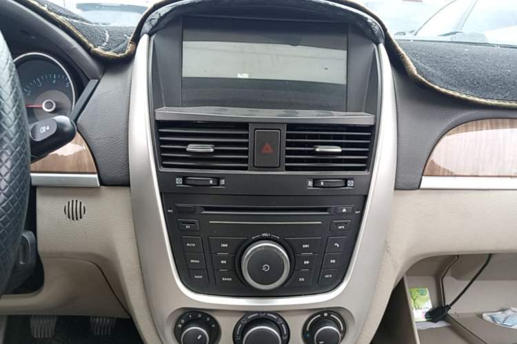 Used Buick Excelle 2015 1.5L Manual Classic Trim Audio And AC Panel