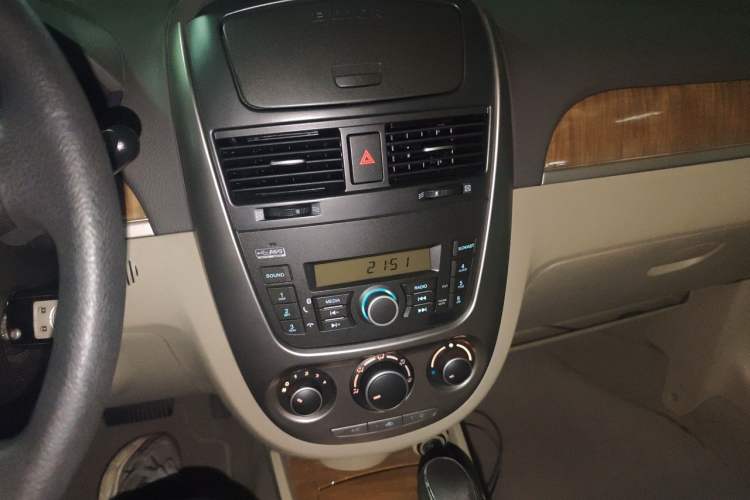 Used Buick Excelle 2015 1.5L Automatic Classic Model Audio And AC Panel
