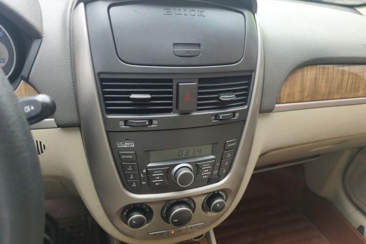 Used Buick Excelle 2015 1.5L Manual Classic Trim Audio And AC Panel