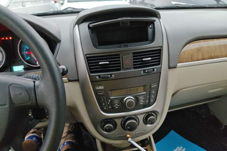 Used Buick Excelle 2015 1.5L Manual Classic Trim Audio And AC Panel