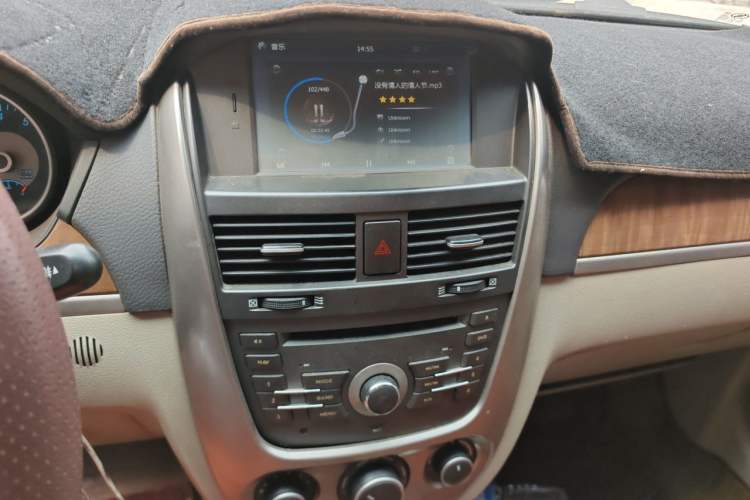 Used Buick Excelle 2015 1.5L Manual Luxury Model Audio And AC Panel