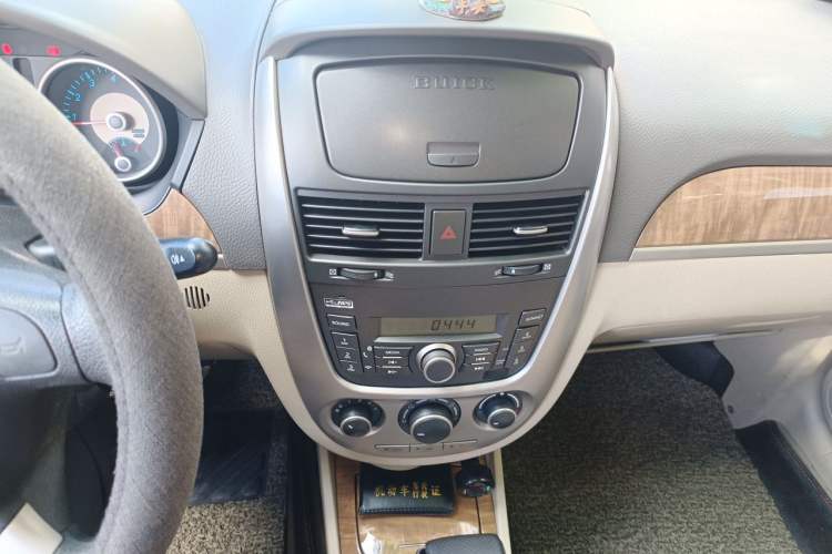 Used Buick Excelle 2015 1.5L Automatic Classic Model Audio And AC Panel