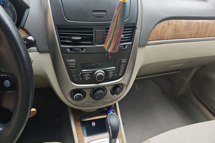 Used Buick Excelle 2015 1.5L Automatic Classic Model Audio And AC Panel