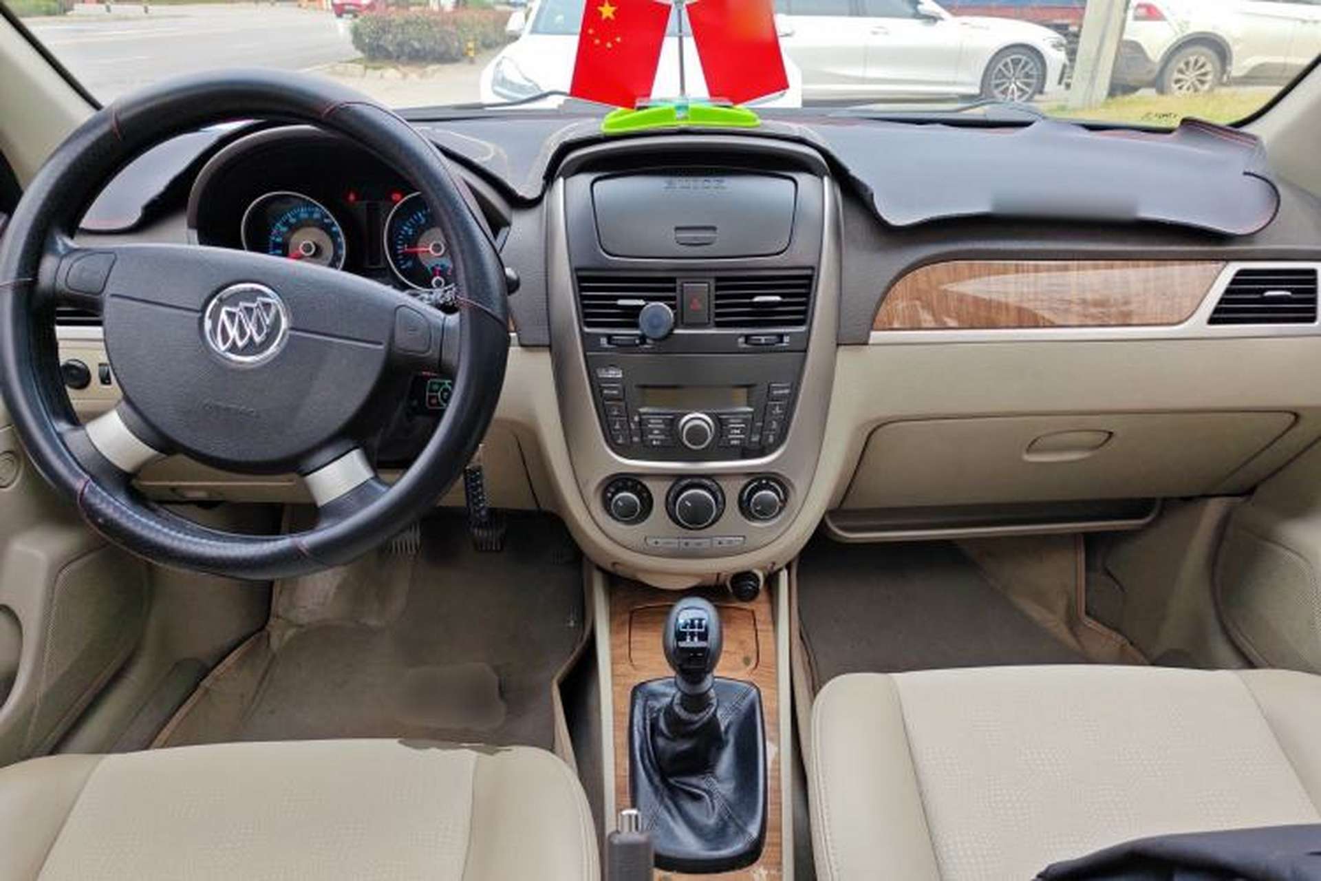 Used Buick Excelle 2015 1.5L Manual Classic Trim Center Console