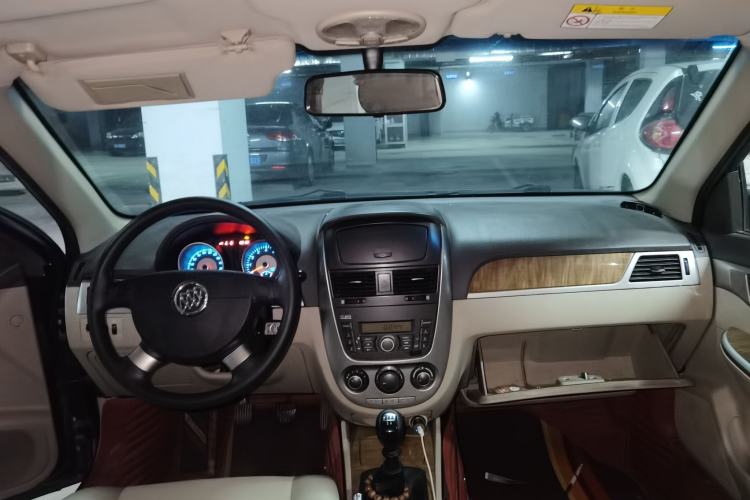 Used Buick Excelle 2015 1.5L Manual Classic Trim Center Console