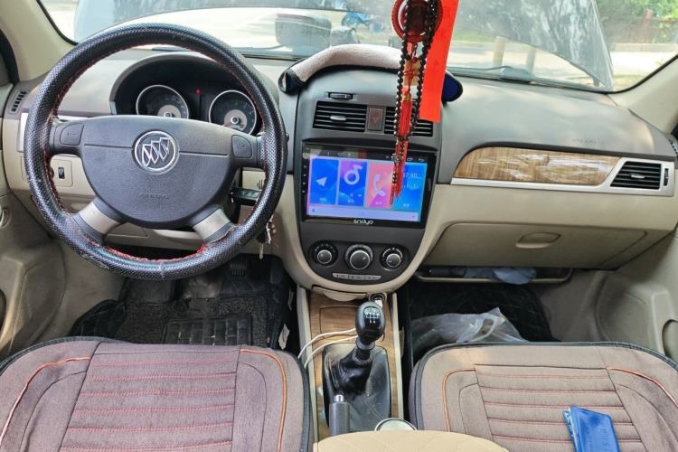 Used Buick Excelle 2015 1.5L Manual Classic Trim Center Console