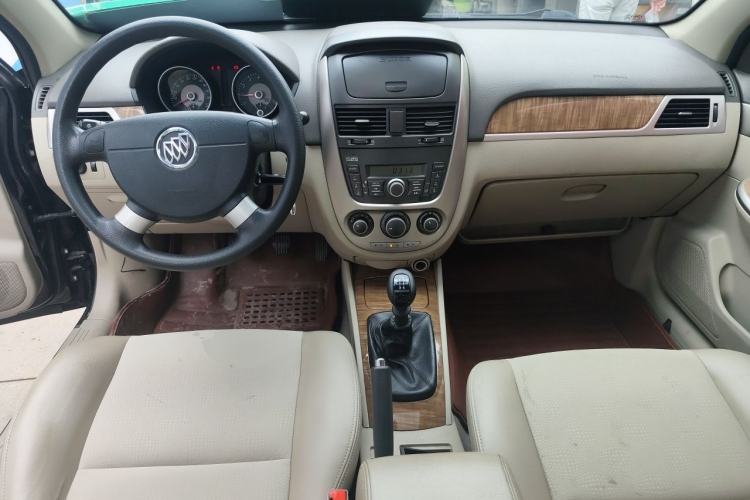 Used Buick Excelle 2015 1.5L Manual Classic Trim Center Console
