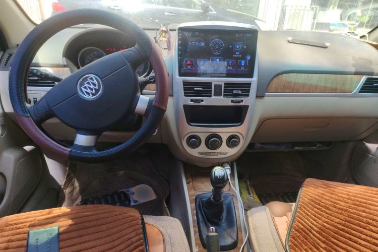 Used Buick Excelle 2015 1.5L Manual Classic Trim Center Console