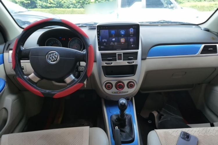 Used Buick Excelle 2015 1.5L Manual Luxury Model Center Console