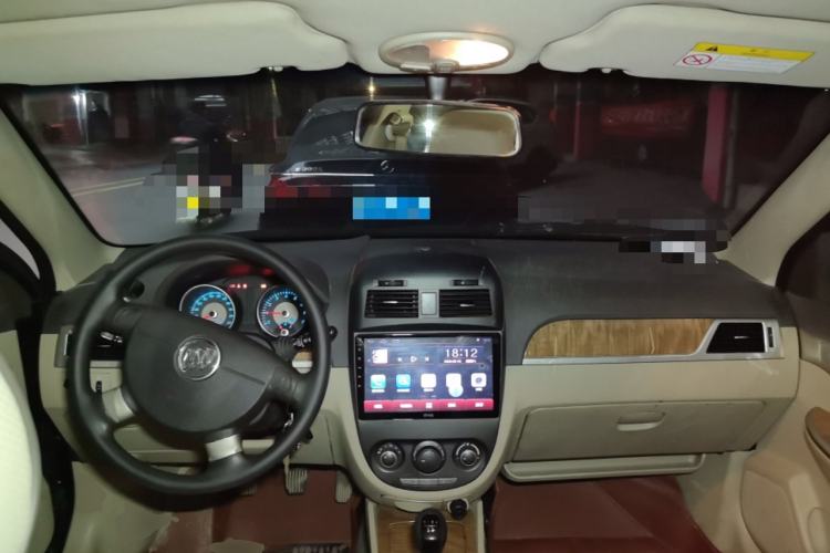 Used Buick Excelle 2015 1.5L Manual Classic Trim Center Console
