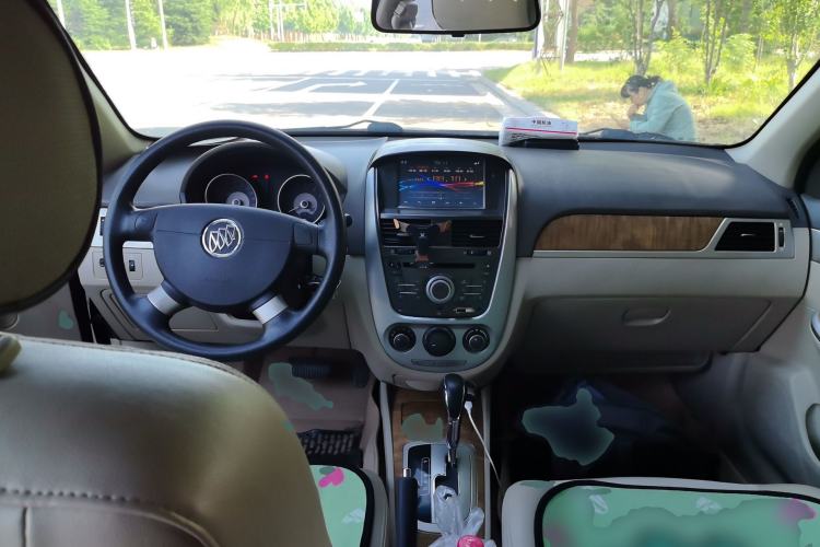 Used Buick Excelle 2015 1.5L Automatic Classic Model Center Console