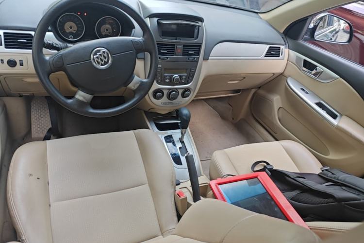 Used Buick Excelle 2015 1.5L Automatic Classic Model Center Console