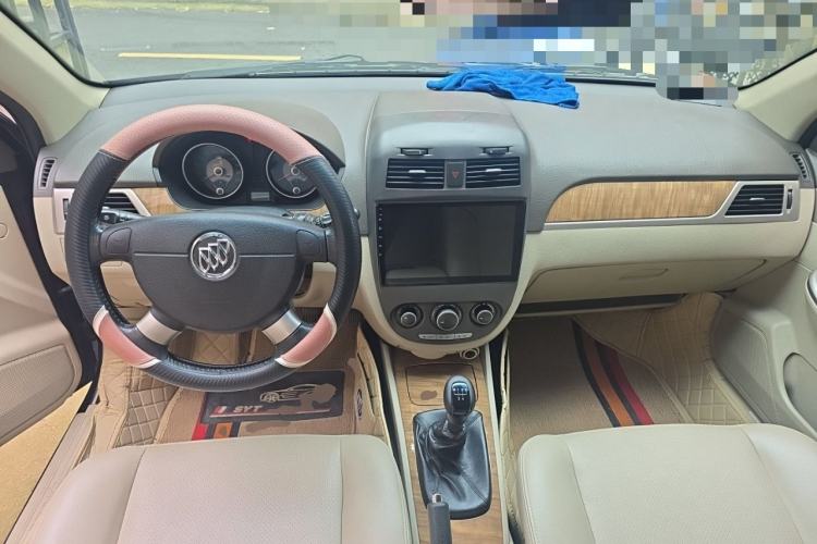 Used Buick Excelle 2015 1.5L Manual Luxury Model Center Console