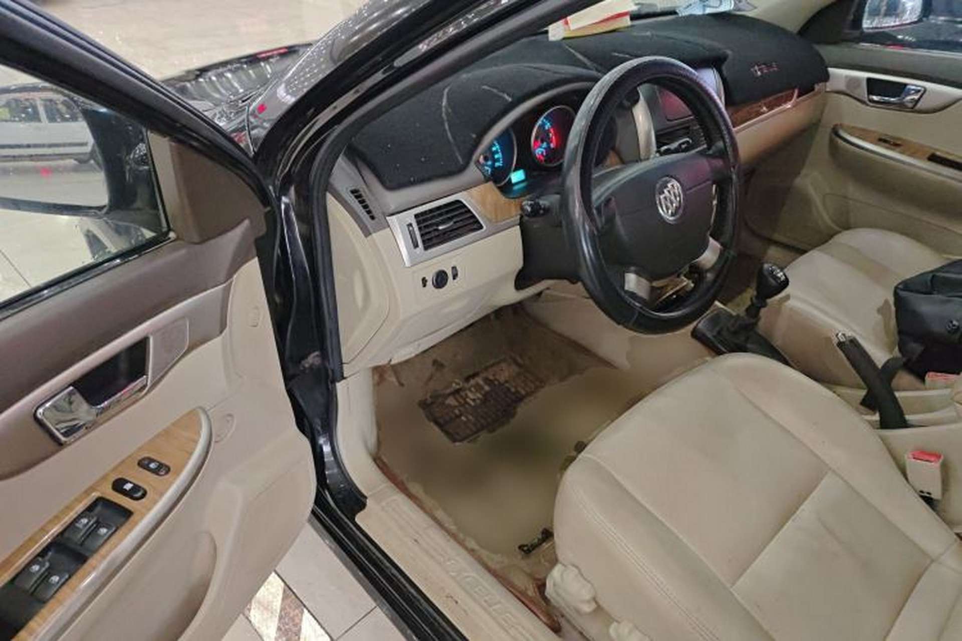 Used Buick Excelle 2015 1.5L Manual Luxury Model Driver Seat