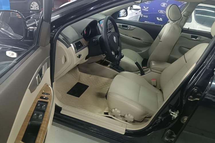 Used Buick Excelle 2015 1.5L Manual Classic Trim Driver Seat