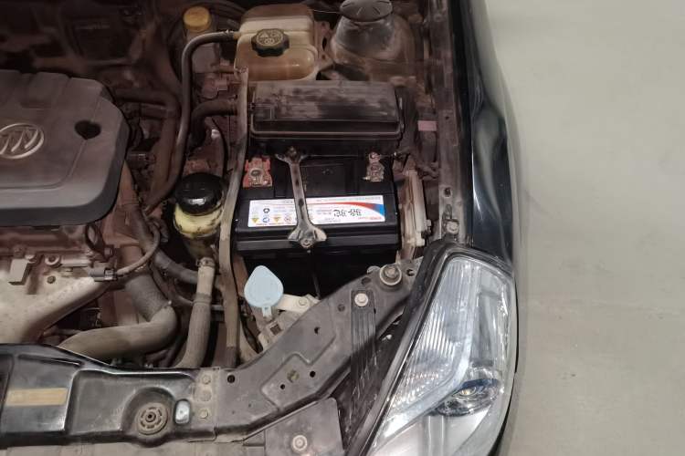 Used Buick Excelle 2015 1.5L Manual Classic Trim Engine Bay Left
