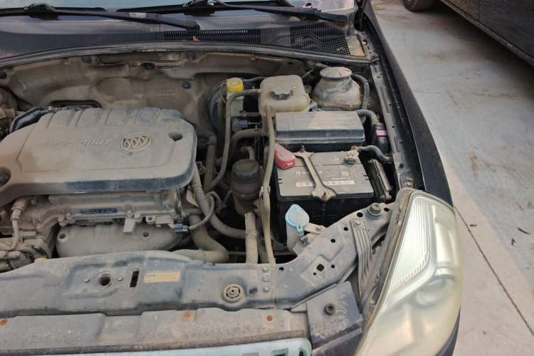 Used Buick Excelle 2015 1.5L Manual Luxury Model Engine Bay Left