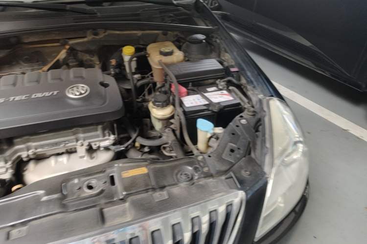 Used Buick Excelle 2015 1.5L Automatic Luxury Edition Engine Bay Left