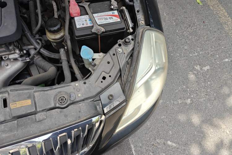 Used Buick Excelle 2015 1.5L Manual Classic Trim Engine Bay Left