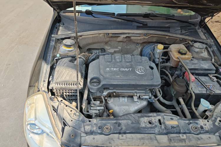 Used Buick Excelle 2015 1.5L Manual Luxury Model Engine Bay Right