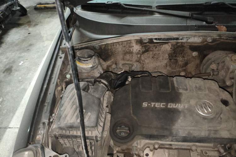 Used Buick Excelle 2015 1.5L Automatic Classic Model Engine Bay Right