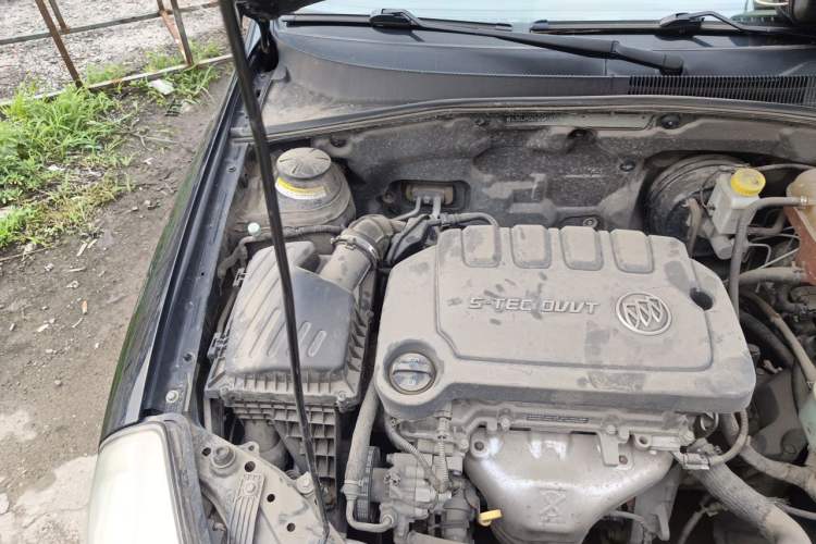 Used Buick Excelle 2015 1.5L Manual Classic Trim Engine Bay Right