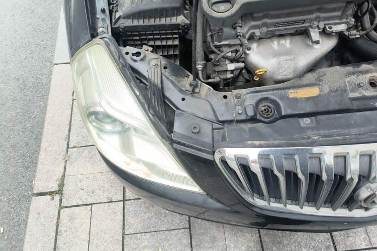 Used Buick Excelle 2015 1.5L Automatic Classic Model Engine Bay Right