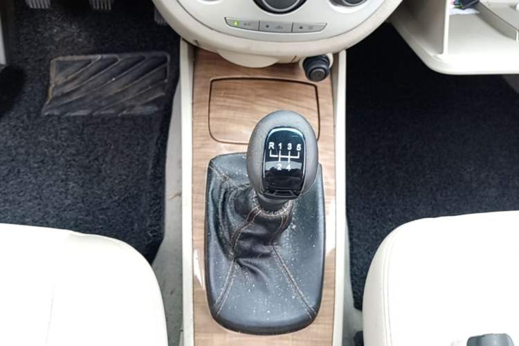 Used Buick Excelle 2015 1.5L Manual Classic Trim Gear Lever