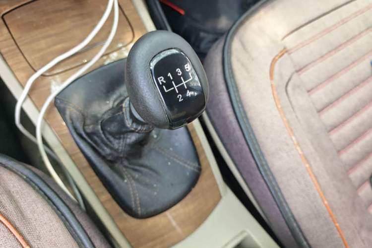 Used Buick Excelle 2015 1.5L Manual Classic Trim Gear Lever