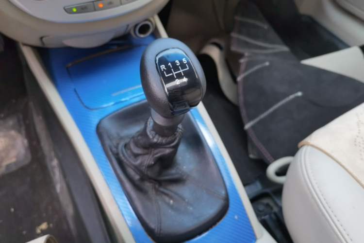 Used Buick Excelle 2015 1.5L Manual Luxury Model Gear Lever