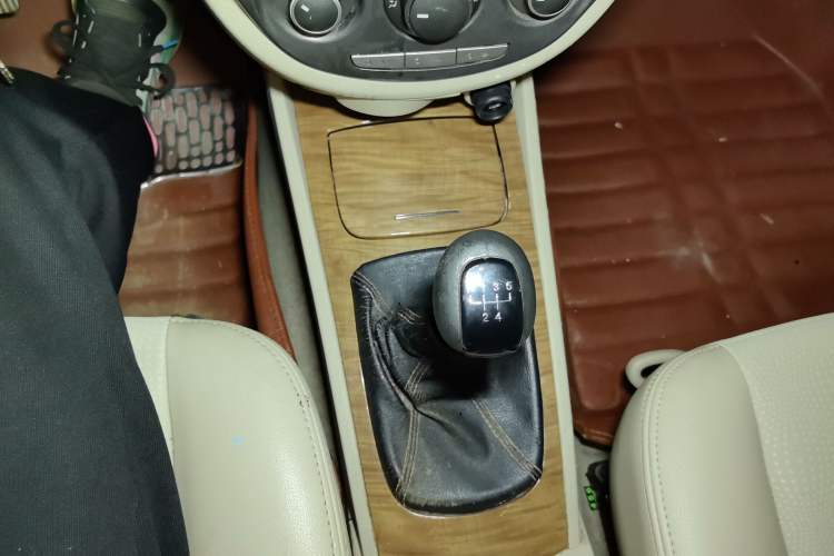 Used Buick Excelle 2015 1.5L Manual Classic Trim Gear Lever