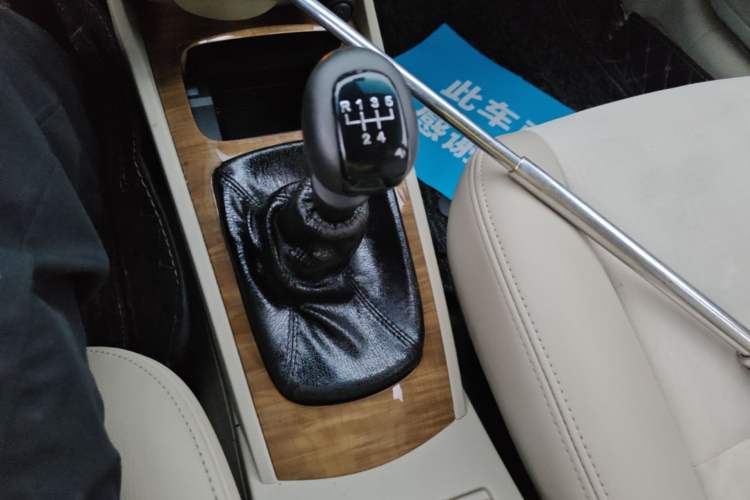 Used Buick Excelle 2015 1.5L Manual Classic Trim Gear Lever