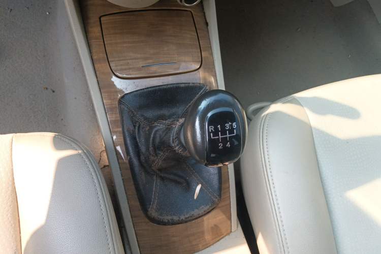 Used Buick Excelle 2015 1.5L Manual Classic Trim Gear Lever