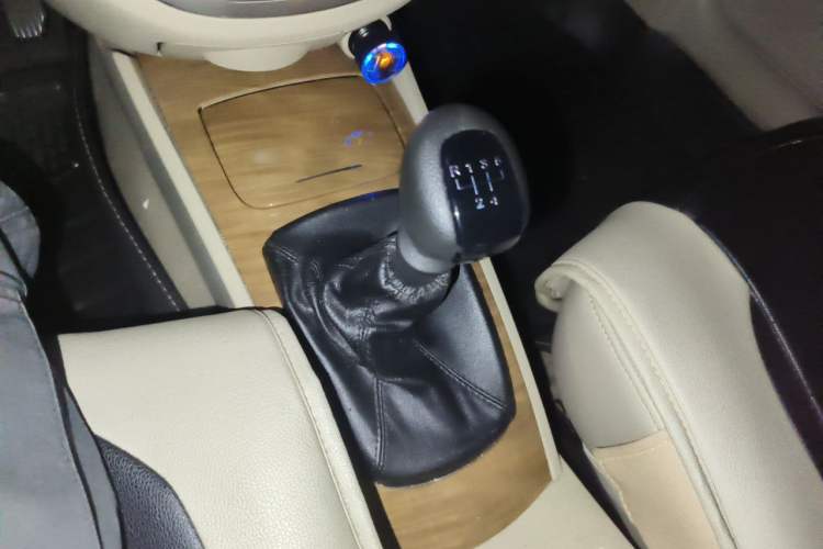 Used Buick Excelle 2015 1.5L Manual Classic Trim Gear Lever