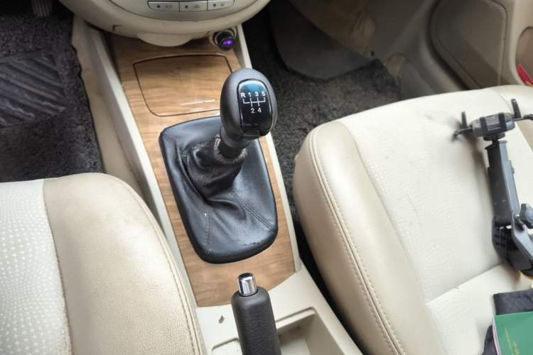 Used Buick Excelle 2015 1.5L Manual Classic Trim Gear Lever