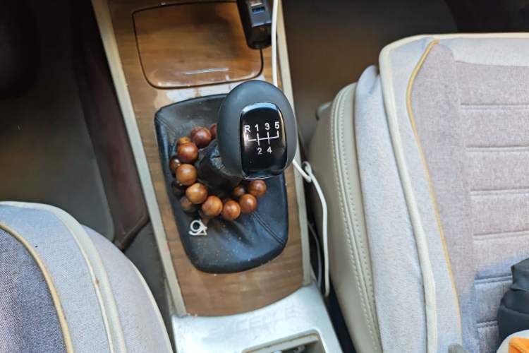 Used Buick Excelle 2015 1.5L Manual Luxury Model Gear Lever