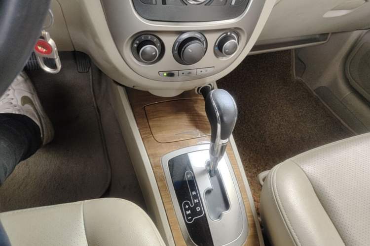 Used Buick Excelle 2015 1.5L Automatic Luxury Edition Gear Lever